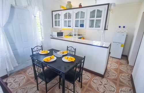 Merlin Bay Apartamento | Artistic Oasis in Aquarius, Steps to the Beach, Full Kitchen, Good WiFi, Laundry