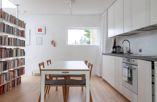 Herne Hill Casa | Artistic & Stylish Gem In The City
