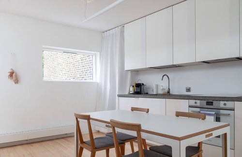 Herne Hill Casa | Artistic & Stylish Gem In The City