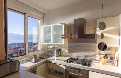 Rijeka Apartamento | Apartamento de diseño artístico con magníficas vistas al mar.
