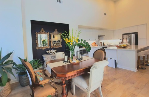 Camarillo Casa | Artist’s modern luxe 3 br 3 ba gem- 2 large Primary suites