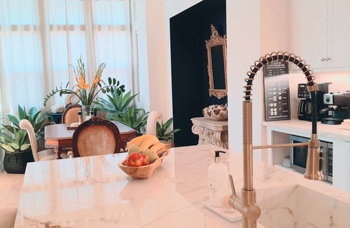 Camarillo Casa | Artist’s modern luxe 3 br 3 ba gem- 2 large Primary suites