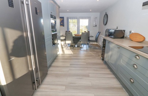 Cemaes Bay Casa | ARTRO, pet friendly, country holiday cottage in Cemaes Bay