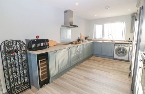 Cemaes Bay Casa | ARTRO, pet friendly, country holiday cottage in Cemaes Bay