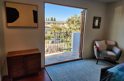 Clarkdale Casa | Artsy 2-bedroom Loft with high speed WiFi, AC in welcoming Culver City