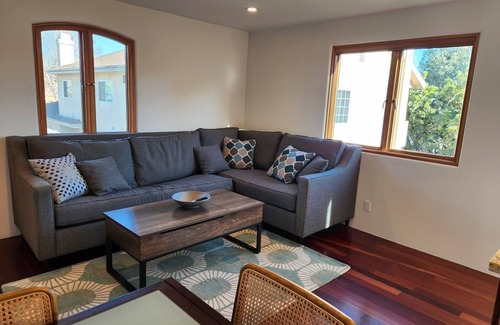 Clarkdale Casa | Artsy 2-bedroom Loft with high speed WiFi, AC in welcoming Culver City