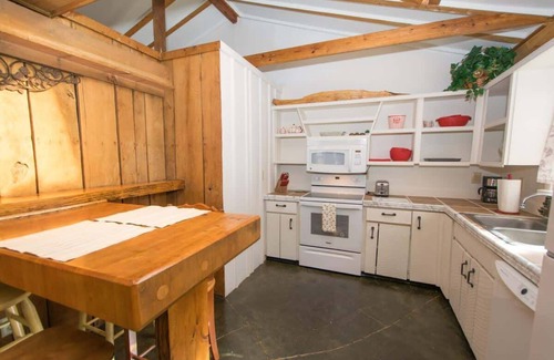 Valley Hill Casa | Artsy 2BDR Cottage w/ Free Tix | 5 Min to Main St