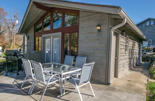 Valley Hill Casa | Artsy 2BDR Cottage w/ Free Tix | 5 Min to Main St