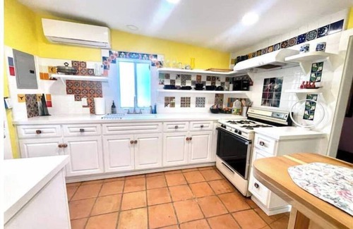 Burbank Casa | Sweet 1Br Swan's Nest by Park, Shop/Restr, Airport