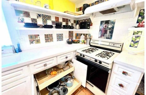 Burbank Casa | Sweet 1Br Swan's Nest by Park, Shop/Restr, Airport