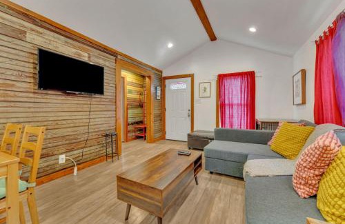Chestnut Casa | Artsy East Austin Hideaway