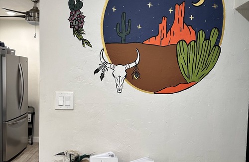 Encanto Casa | Artsy Modern Downtown 2 Bed Home with Garage & Backyard. Pet friendly!