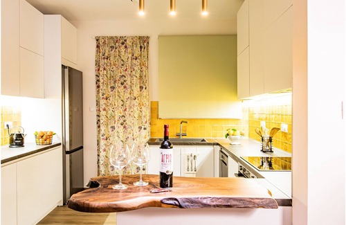 Glyfada Apartamento | Artsy Spacious Cozy 2 BDR - 2 BAR Apartment in the quiet Glyfada Center