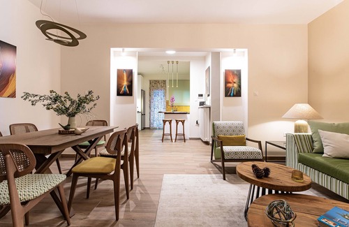 Glyfada Apartamento | Artsy Spacious Cozy 2 BDR - 2 BAR Apartment in the quiet Glyfada Center