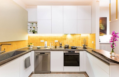 Glyfada Apartamento | Artsy Spacious Cozy 2 BDR - 2 BAR Apartment in the quiet Glyfada Center