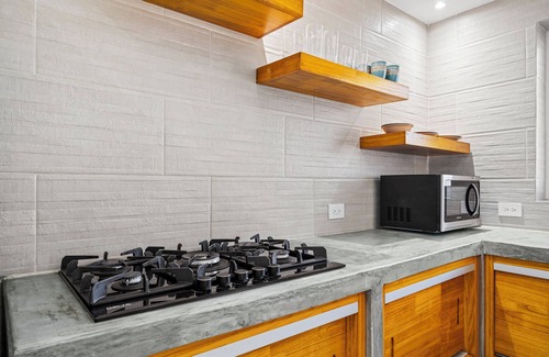 Ponton Apartamento | Aruba Comfort Retreat, 2BR w/Pool, BBQ, Gated Property on a Prime Location!