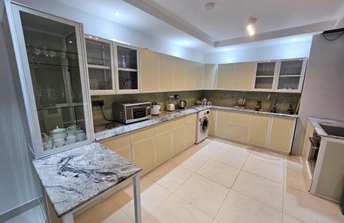 Ja-Ela Apartamento | Arushi Luxury Residence
