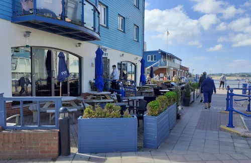 Dawlish Apartamento | As close to the beach as you can possibly get !!! uninterrupted estuary views