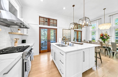 Watercolor Casa | As you Wish: Watercolor 3BR + Loft/3.5B Coastal Craftsman Masterpiece, Renovated
