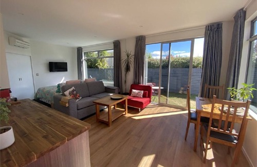 Albert Town Apartamento | Ash Ave - Guest House/Apartment