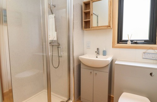 Morpeth Cabaña | ASH LODGE, pet friendly, character holiday cottage in Morpeth