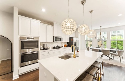 Ashburn Casa | Ashburn 4-BR Homestay / Close to Dulles & METRO