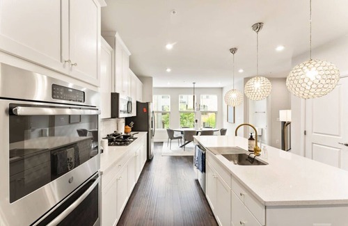 Ashburn Casa | Ashburn 4-BR Homestay / Close to Dulles & METRO