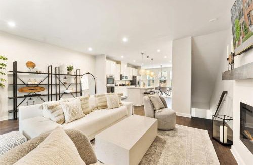 Ashburn Casa | Ashburn 4-BR Homestay Close to Dulles & METRO
