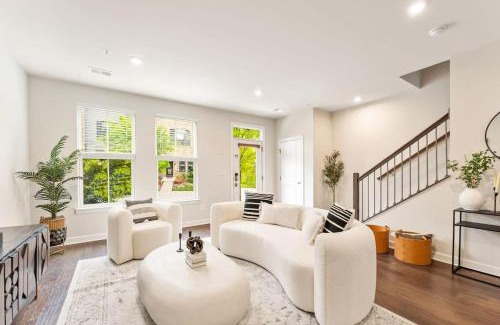 Ashburn Casa | Ashburn 4-BR Homestay Close to Dulles & METRO