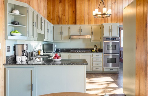 Asheville Cabina | Asher by AvantStay | Pool + Hot Tub | Stunning Views of the Blue Ridge Mountains