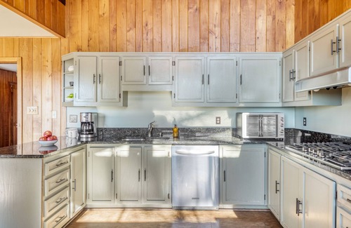 Asheville Cabina | Asher by AvantStay | Pool + Hot Tub | Stunning Views of the Blue Ridge Mountains