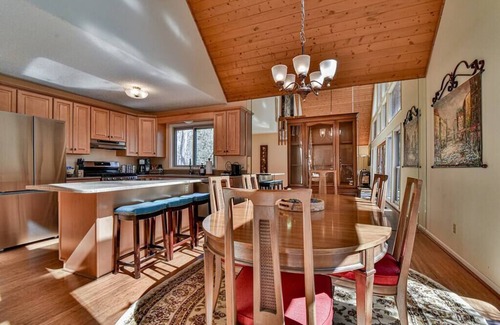 Asheville Cabina | Asheville Cabin Retreat: Hot Tub, Fireplace