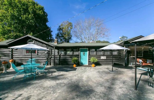 Alexander Cabina | Asheville Chocolate Cabin - Holiday promotion - Mid term rentals