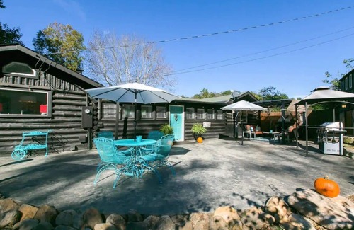 Alexander Cabina | Asheville Chocolate Cabin - Holiday promotion - Mid term rentals