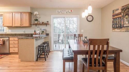 Fairview Casa | Asheville Cottage Retreat by AvantStay A Charm