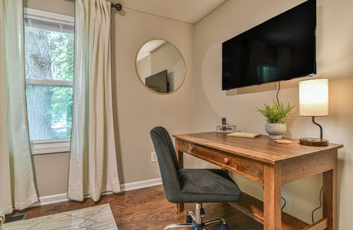 Alexander Casa | Asheville Creekside, 15 mins 2 Downtown, Hot Tub/Fire Pit /Fenced Yard for dogs!