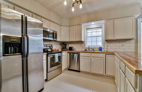 Oakley Apartamento | Asheville Hideaway: Hot Tub & Trail Access