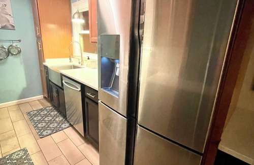 Oakley Casa | Asheville Home w/deck - 5 min to Biltmore & 7 min to downtown -Pets OK 4 BD/2 BA