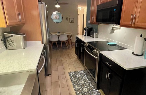 Oakley Casa | Asheville Home w/deck - 5 min to Biltmore & 7 min to downtown -Pets OK 4 BD/2 BA