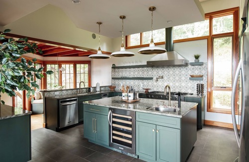 Asheville Casa | Asheville Luxury Retreat -Mountain Views, Golf Simulator, Sauna, Hot Tub, Gym