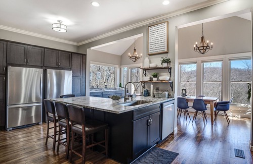 Asheville Casa | Asheville-Million Dollar Views, bañera de hidromasaje, sala de teatro, billar, capacidad para 16