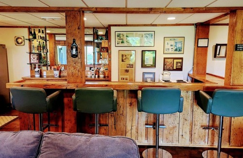 Asheville Apartamento | Asheville mountain and lake views! Fireplace, heated pool, patio. Pet friendly!