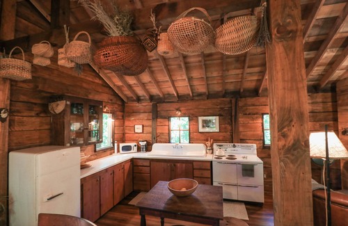 Leicester Casa | Asheville Mountain Cabin - SuperHost