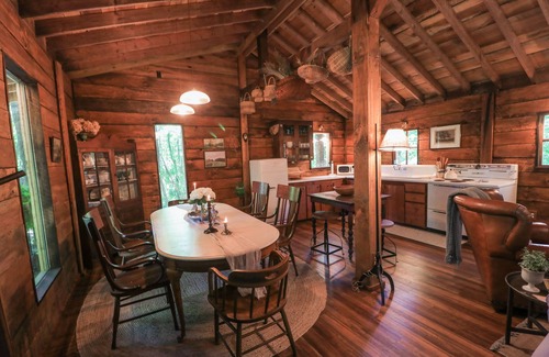 Leicester Casa | Asheville Mountain Cabin - SuperHost