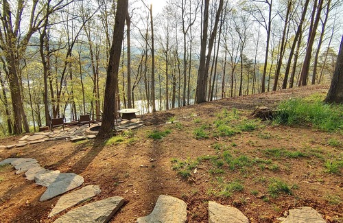Asheville Casa | Asheville Mt Home Top-NEW Carbon Water Filter-3 mi to DT-Dogs-Firepit-River View