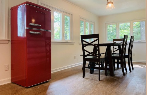 Asheville Cabina | ¡¡Nuevo!! AVL Modern Vintage Cabin Retreat w / vistas a la montaña