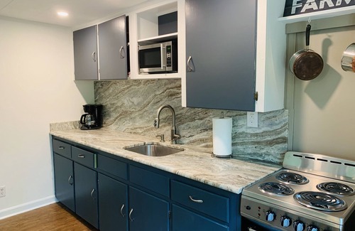 Asheville Cabina | ¡¡Nuevo!! AVL Modern Vintage Cabin Retreat w / vistas a la montaña