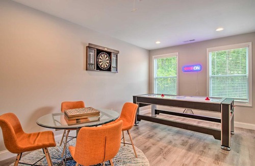 Asheville Casa | Asheville Retreat Hot Tub, Yard and Game Room!