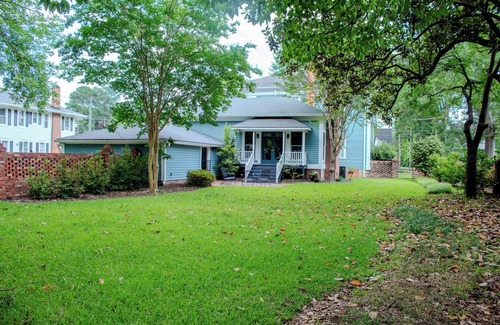 Clinton Casa | Ashford Inn - Spacious 5-bedroom house with WiFi, AC in delightful Clinton