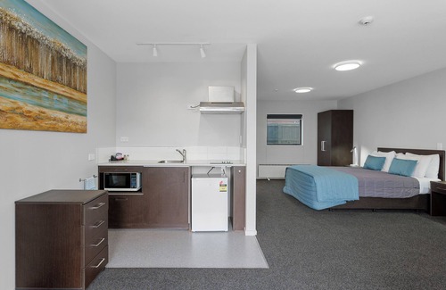 Merivale Hotel | Ashford Motor Lodge